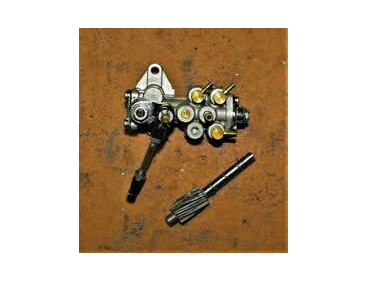 Suzuki DT25 / DT 30 PUMP ASSY, OIL 16100-95D11 + RETAINER, OIL PUMP 16340-95D00 + GEAR, OIL PUMP DRIVEN 16331-95D00