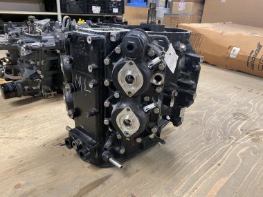 Complete engine block: OMC Johnson / Evinrude V4 75 -130 hp 0439546 / 187225 / 84638